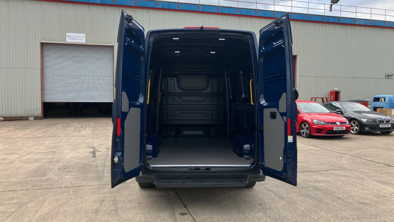 Volkswagen Crafter Cr35 Mwb Diesel 4Motion 2.0 TDI 177PS Commerce Plus Low Roof Van Auto